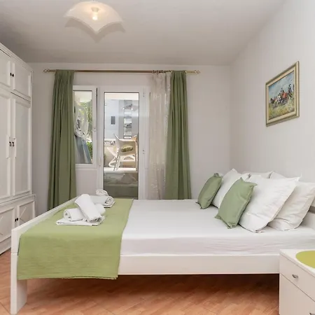 Urlic Apartment *
