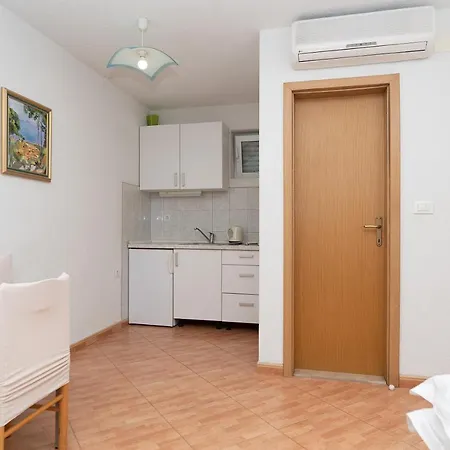 Urlic Apartment *