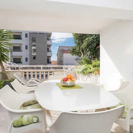 Apartment Urlic *